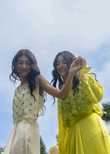 Load image into Gallery viewer, Fitoor Bib