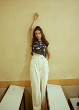 Load image into Gallery viewer, Baby’s Breath Bib