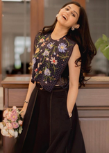 Load image into Gallery viewer, Baby’s Breath Bib