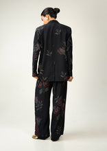 Load image into Gallery viewer, Close Geometry