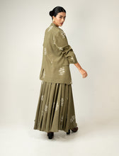 Load image into Gallery viewer, Gentle Form