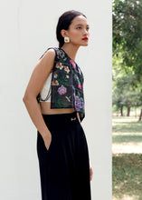 Load image into Gallery viewer, Thousand Bud Bib