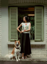 Load image into Gallery viewer, Dancing Flower Bib