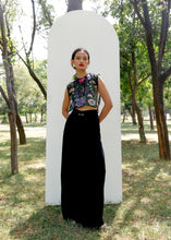 Load image into Gallery viewer, Thousand Bud Bib