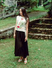 Load image into Gallery viewer, Dancing Flower Bib