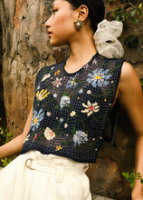 Load image into Gallery viewer, Baby’s Breath Bib