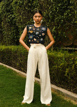 Load image into Gallery viewer, Baby’s Breath Bib