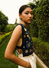 Load image into Gallery viewer, Baby’s Breath Bib