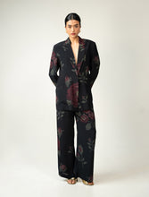 Load image into Gallery viewer, Close Geometry
