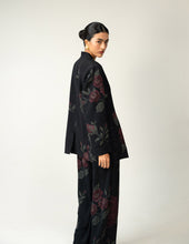 Load image into Gallery viewer, Close Geometry
