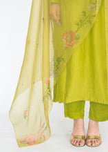 Load image into Gallery viewer, Tarini Kurta Set
