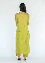 Load image into Gallery viewer, Sunhari Kurta Set
