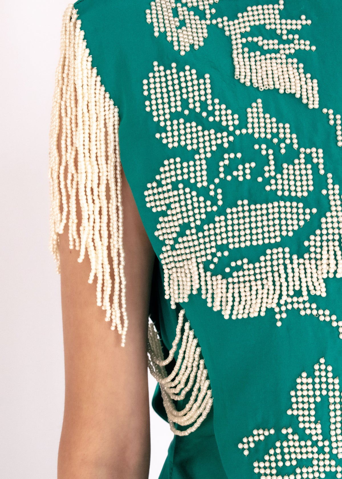Shwet Pankh Bib