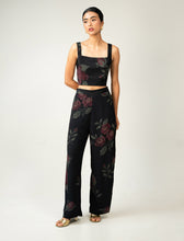 Load image into Gallery viewer, Close Geometry
