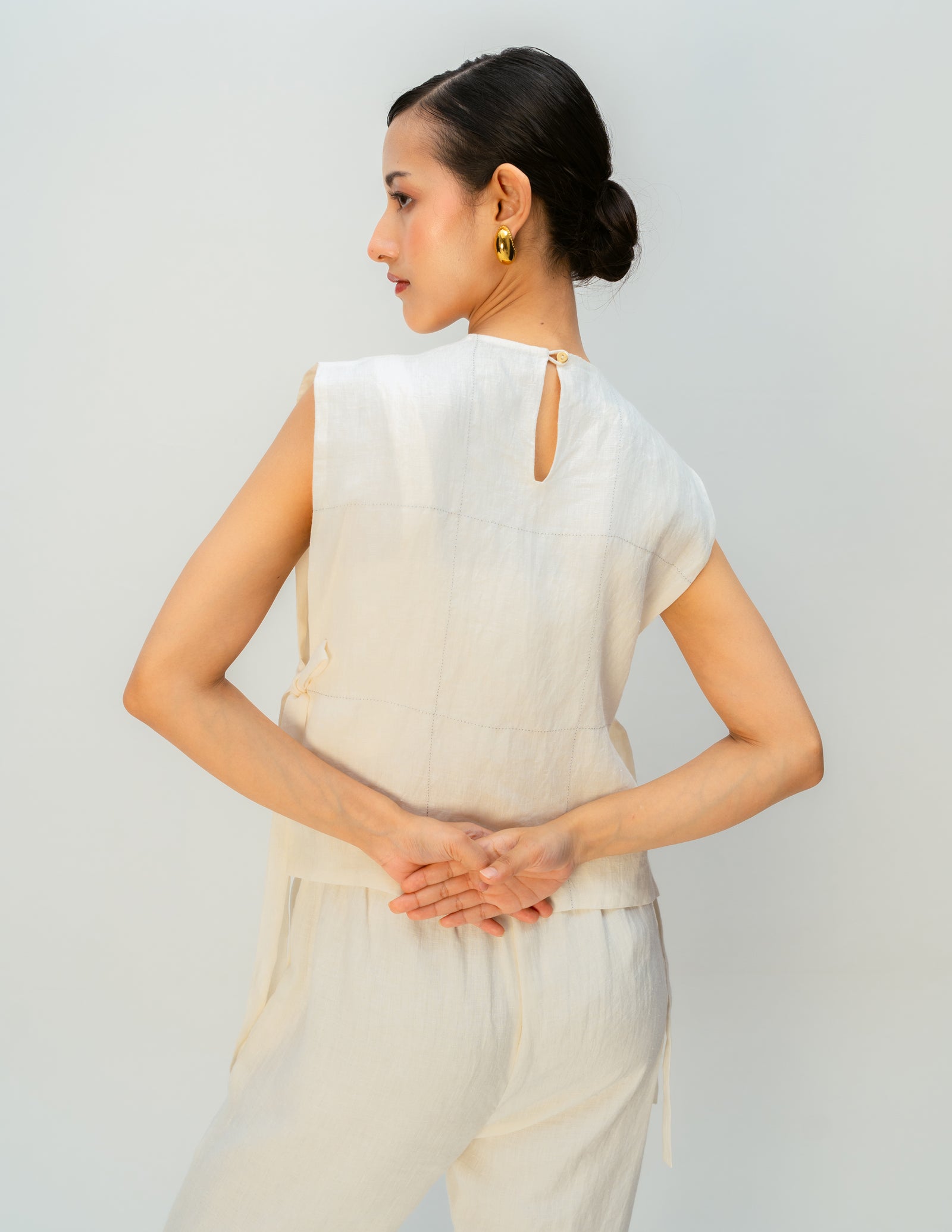 Honey Lantern Bib
