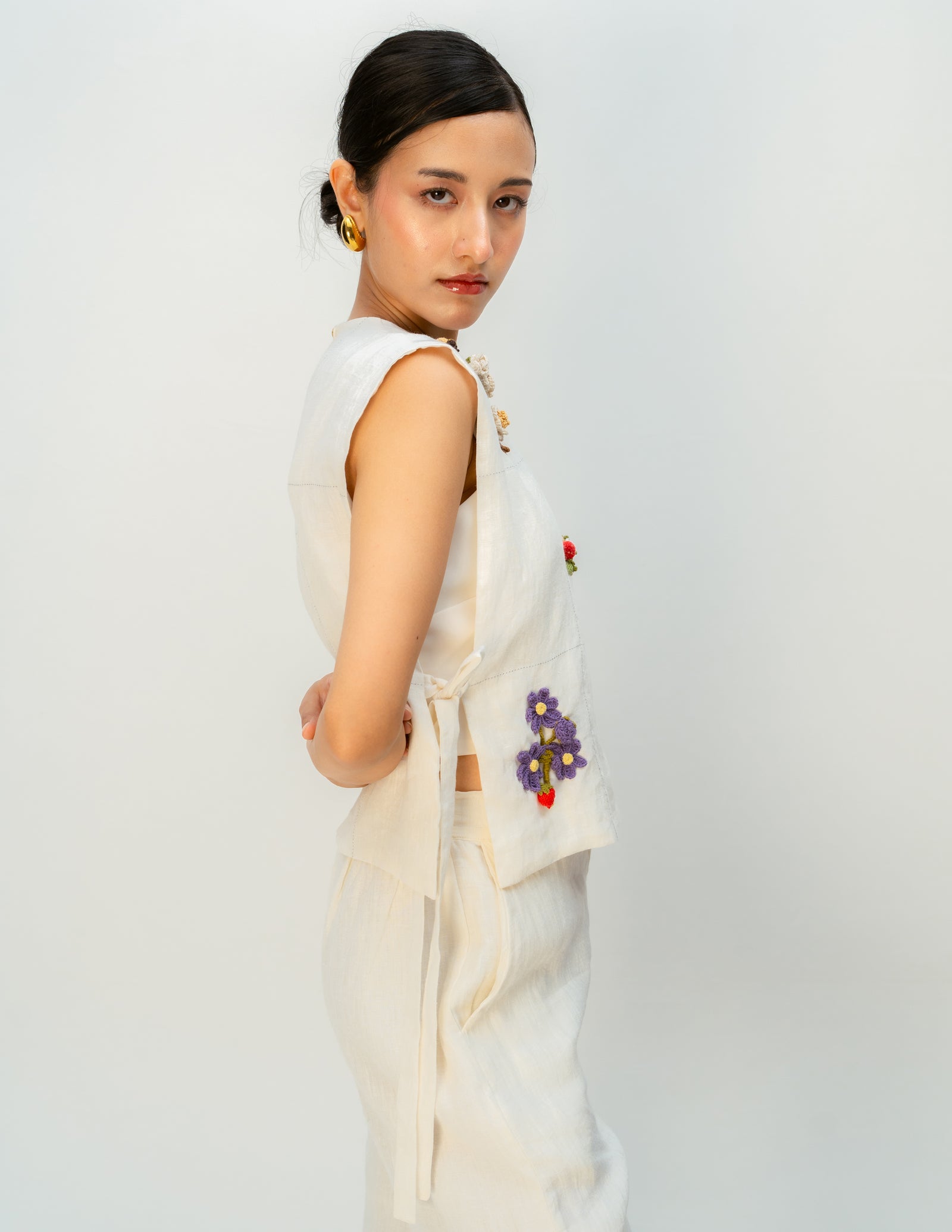 Honey Lantern Bib