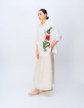 Load image into Gallery viewer, Peony Dream Shirt
