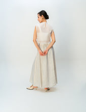 Load image into Gallery viewer, Vanilla Bloom Bib
