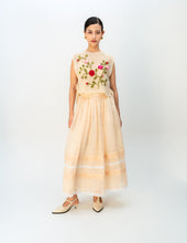 Load image into Gallery viewer, Rosy Pause Bib
